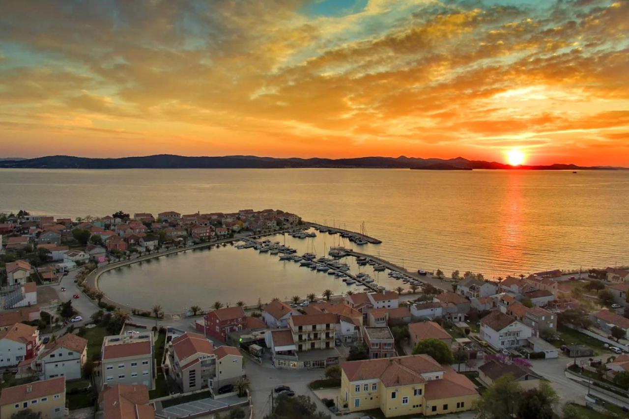 Apartments And Rooms By The Sea Bibinje, Zadar - 6199 エクステリア 写真