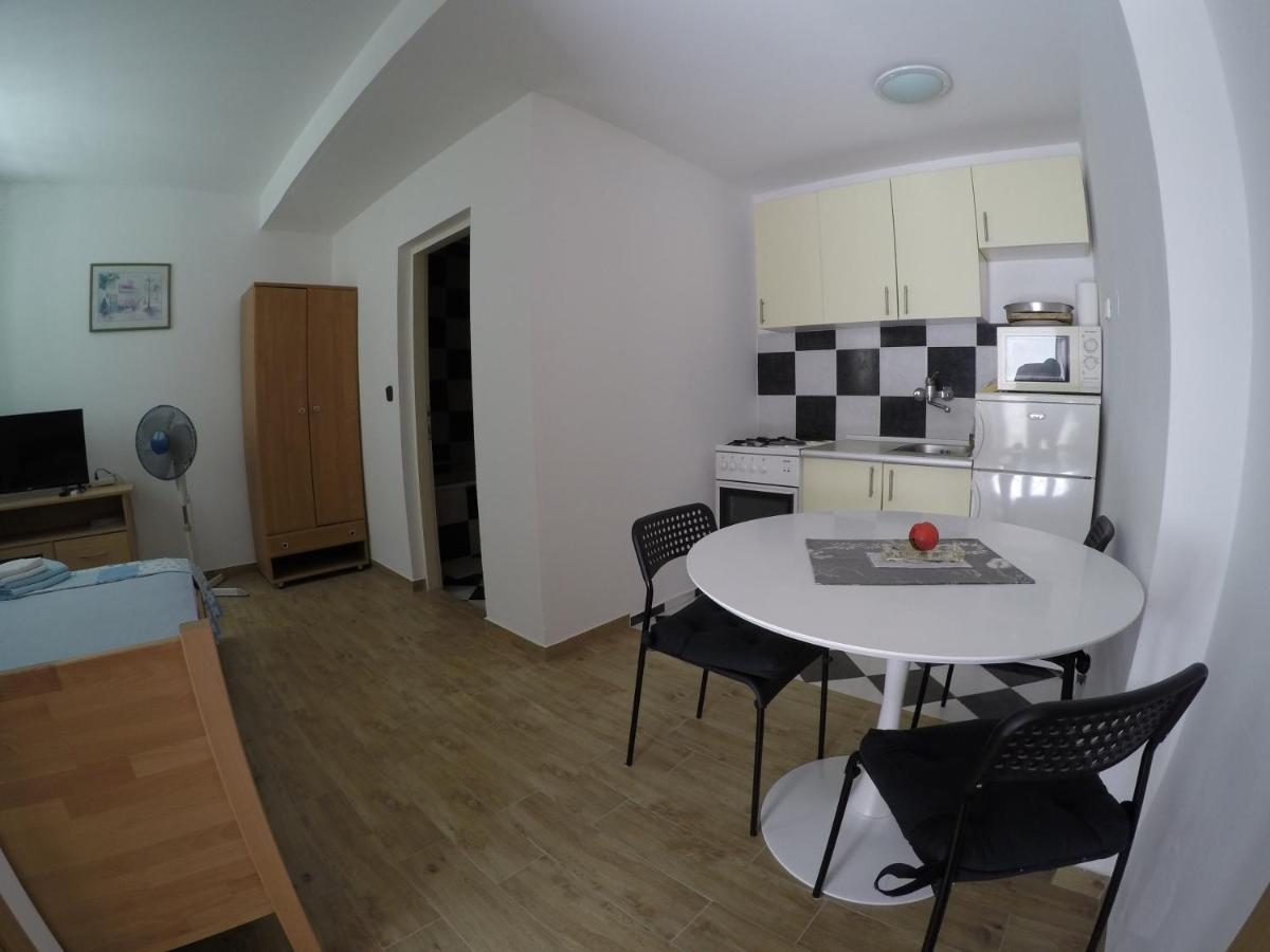 Apartments And Rooms By The Sea Bibinje, Zadar - 6199 エクステリア 写真